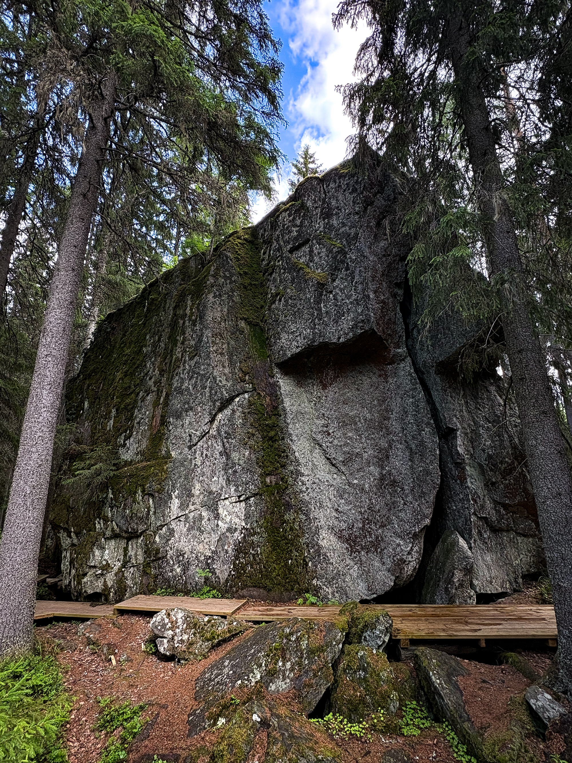 Linnakivi.