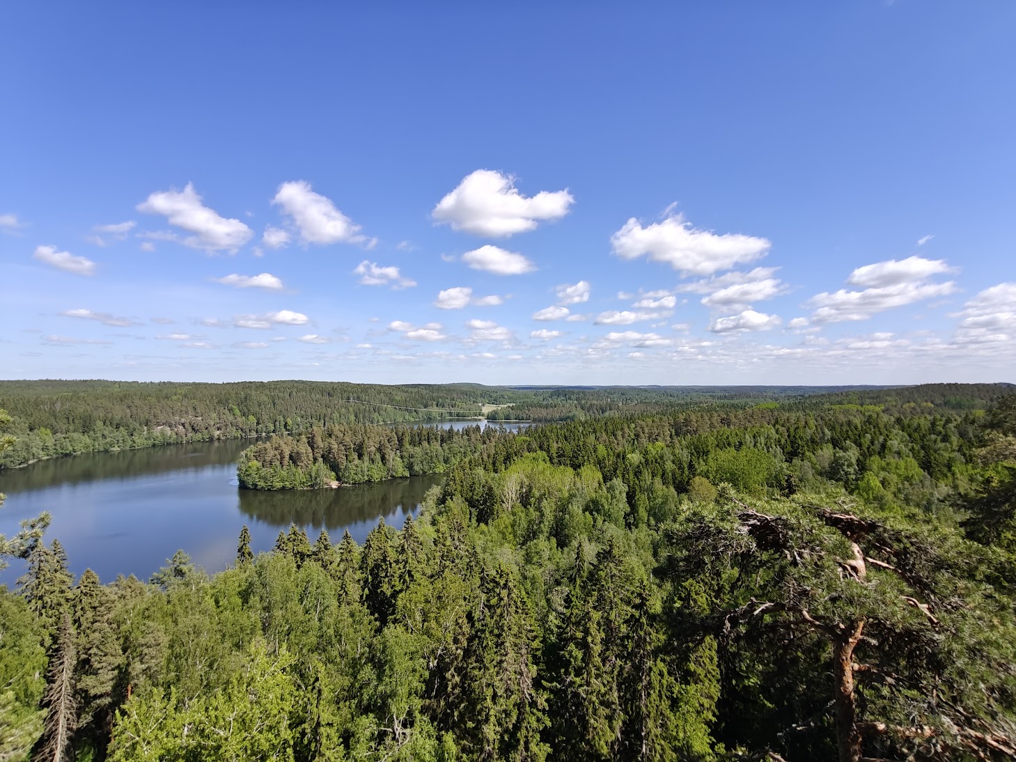 Vieläkö tulee hellepäiviä?